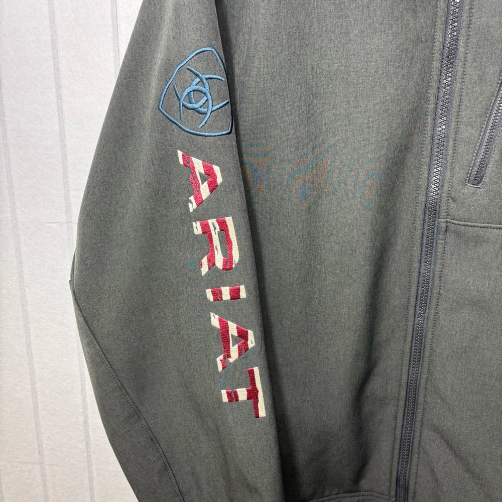 Ariat Men’s Dark Gray Performance Softshell Jacket American Flag Back Size M - Picture 4 of 12